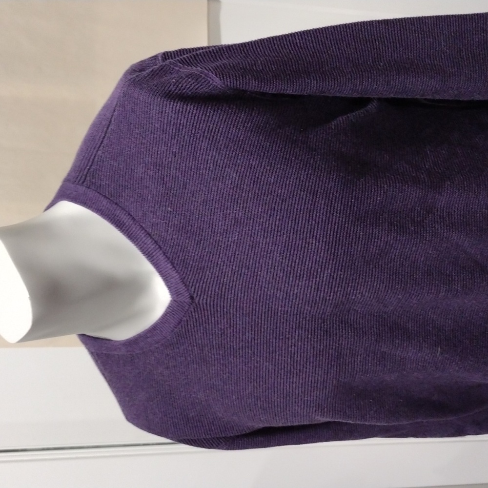 Nat Nast mens purple cotton blend vertical rib v-neck sweater. Medium